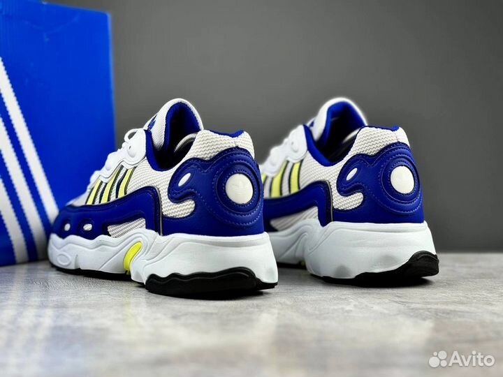 Кроссовки adidas ozweego