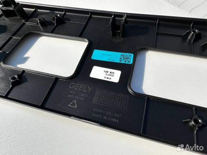 Подиум номерного знака РФ Geely Monjaro Манжаро