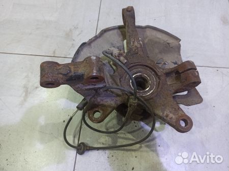 Кулак передний правый