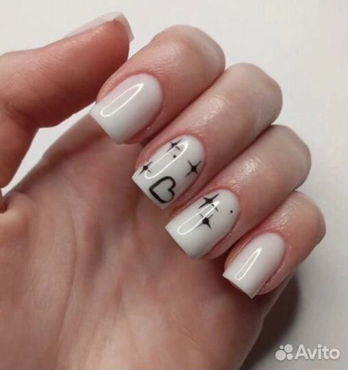 Модель на маникюр