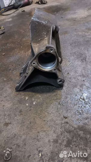 Кронштейн вискомуфты Audi 100c4 2.3