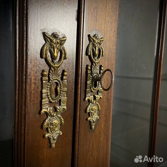 Антикварная библиотека (книжный шкаф)