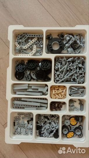 Игрушка робот