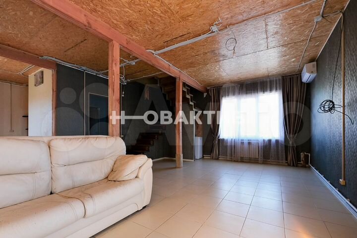 Коттедж 140 м² на участке 10 сот.