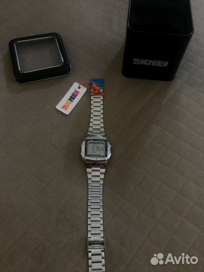 Часы наручные электронные