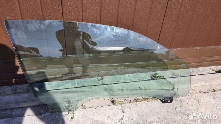 BMW e92 стекло передней правой двери