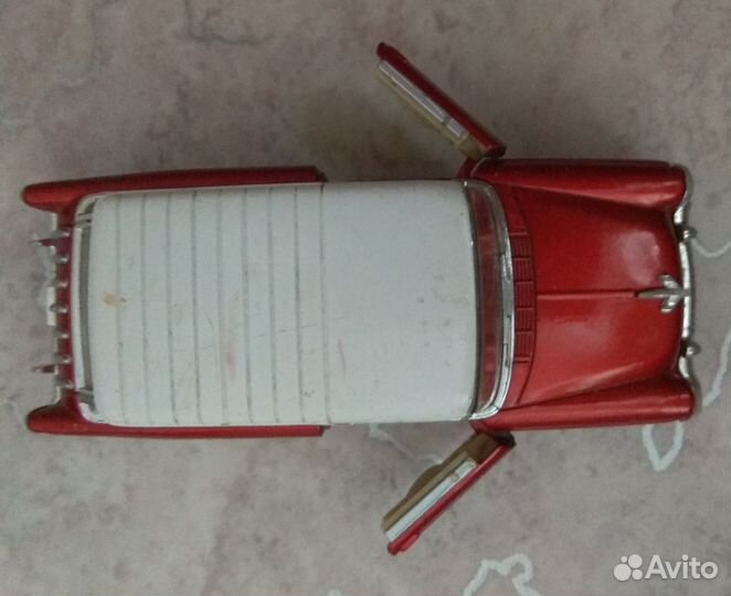 Модель автомобиля металл