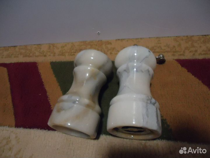 Солонка и перечница мрамор