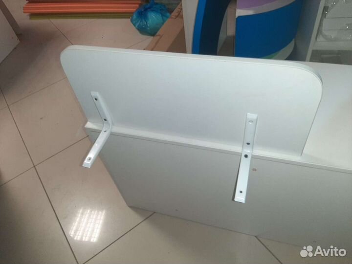 Полка навесная с уголком