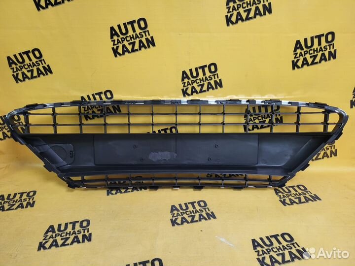 Решетка пер. бампера Ford Fiesta 2009-2012