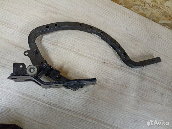 Петля багажника правая Toyota Camry XV70 2018