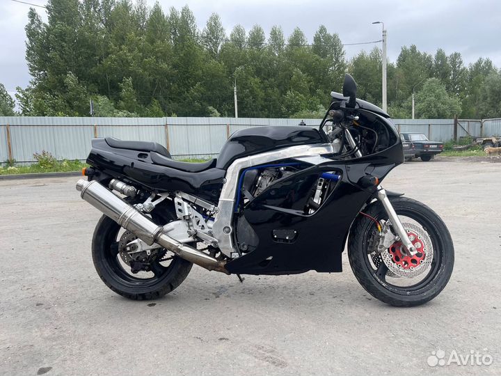 Suzuki GSX-R750