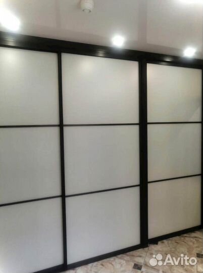 Раздвижная перегородка с матовым стеклом