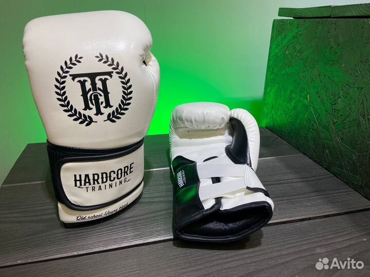 Боксерские перчатки Hardcore Training Revolution