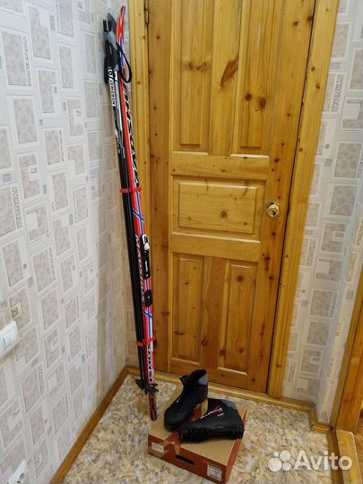 Продам лыжный комплект: лыжи, ботинки, палки