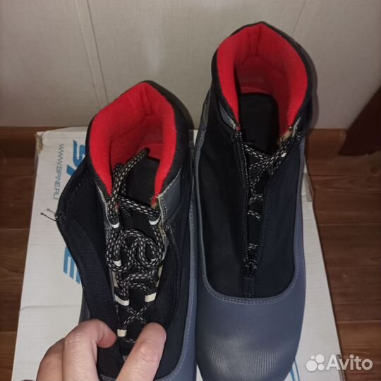 Лыжные ботинки