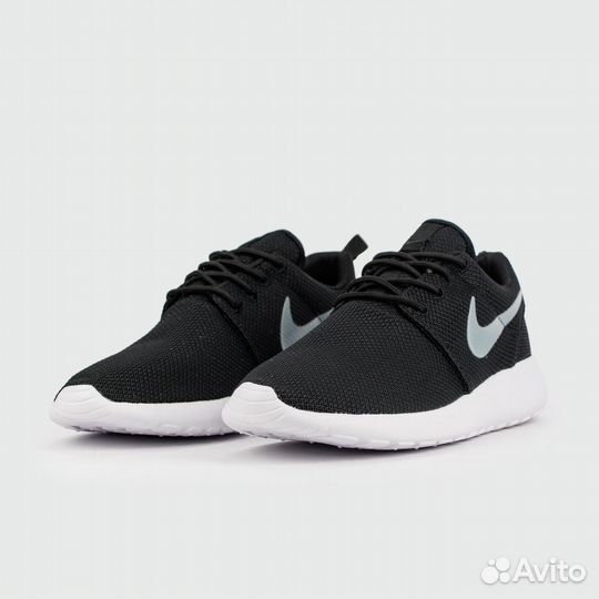 Кроссовки Nike Roshe Run Black / White