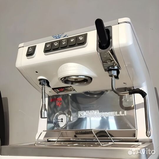 Кофемашина Nuova Simonelli белая (1 GRV)