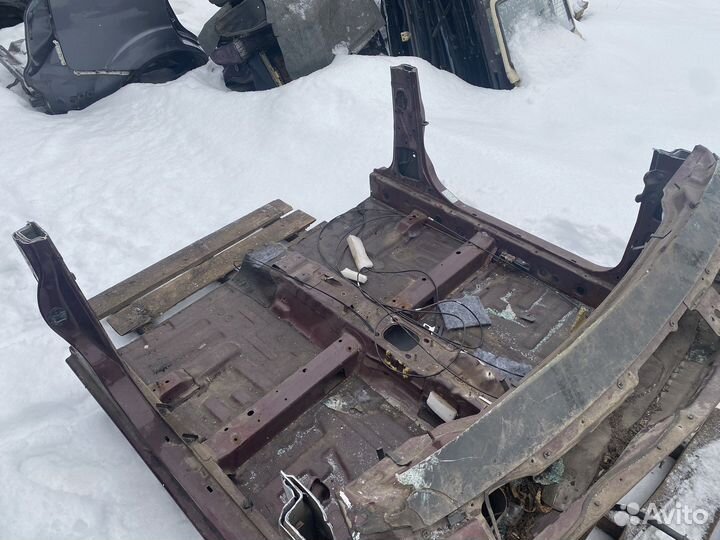 Передняя часть кузова Kia Spectra