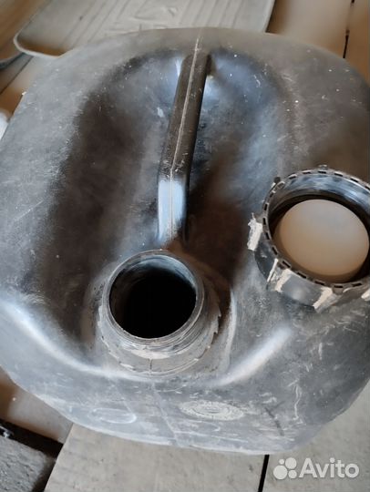 Канистра полиэтиленовая 21.5 л б/у