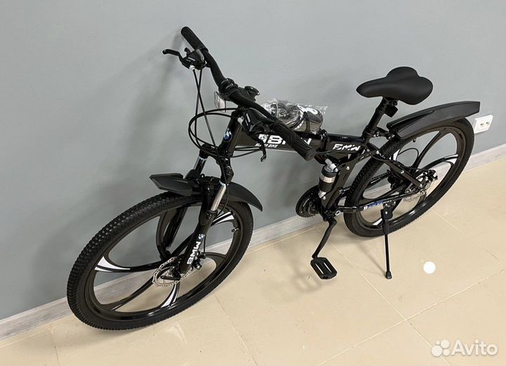 Взрослый велосипед BMW на литых дисках