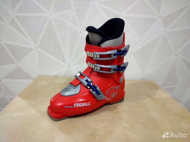 Продаю детские горнолыжные ботинки Tecnica