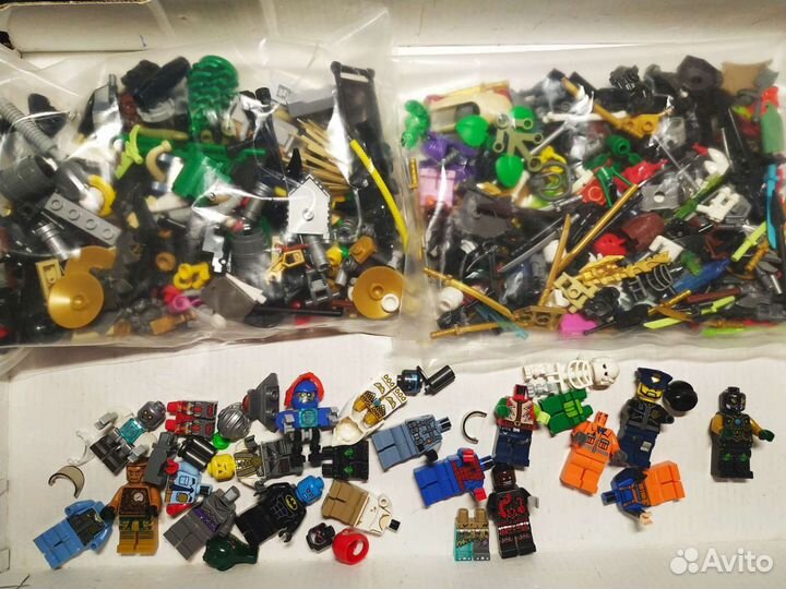 Минифигурки лего и детали к ним