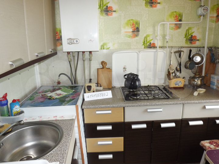 3-к. квартира, 54 м², 3/3 эт.