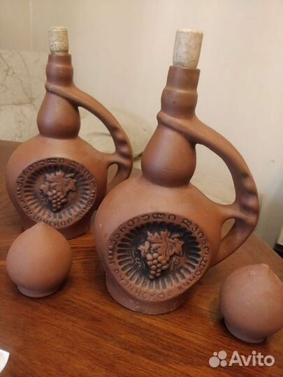 Глиняный кувшин для вина