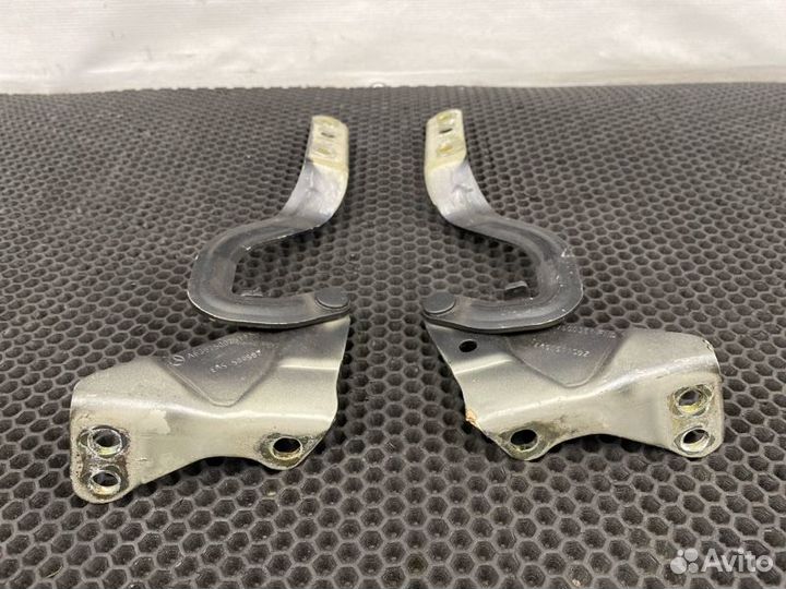 Петли капота Mercedes-Benz V-Class W639 112.951