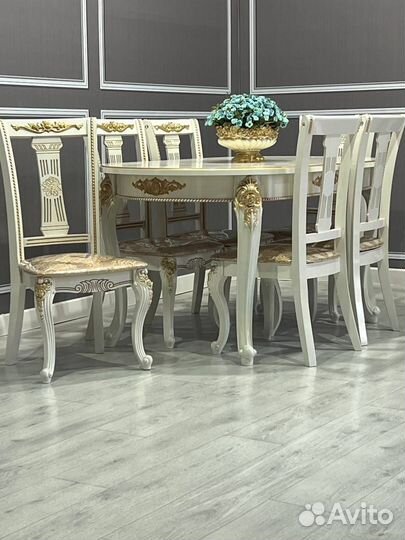 Стол со стульями