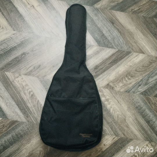 Классическая гитара с чехлом