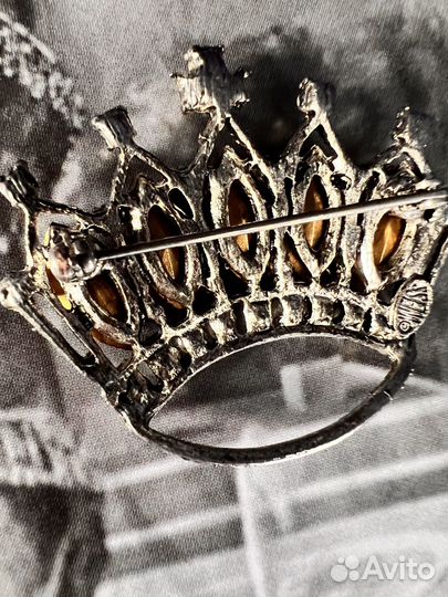 Виниажная брошь от Weiss