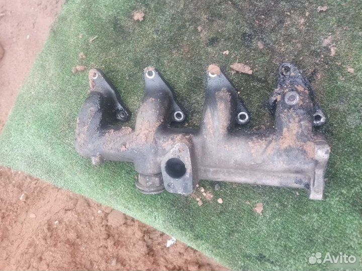 Впускной коллектор Mitsubishi Space Wagon 2 1992