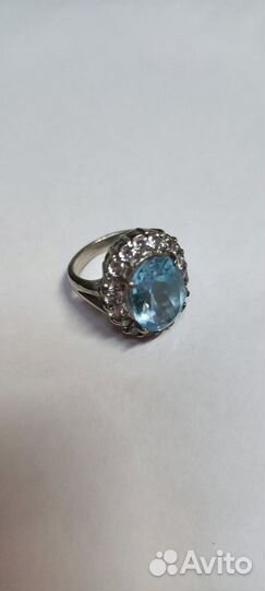 Серебряное кольцо с голубым топазом