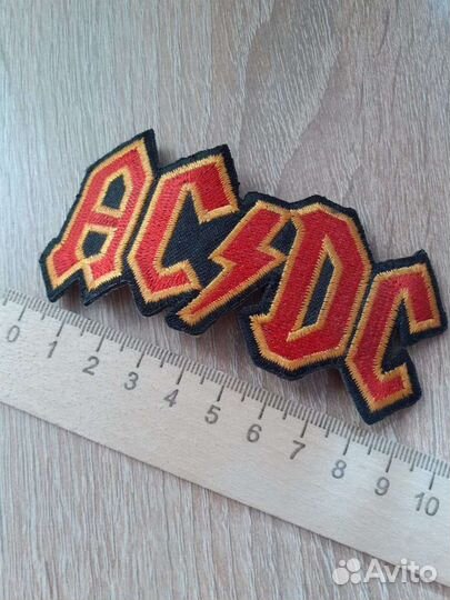 Термоаппликация вышитая