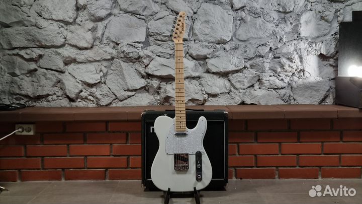Электрогитара (аксессуар в подарок)