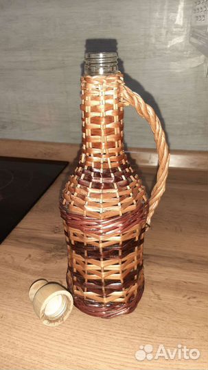 Бутылка стеклянная в оплетке 0,75 литра с крышкой