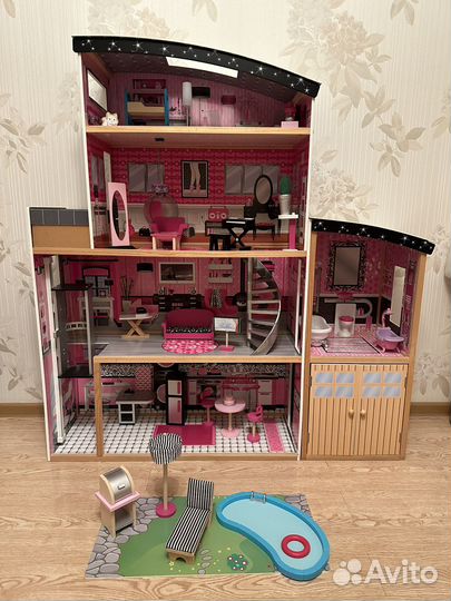 Большой кукольный домик 