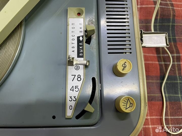 Проигрыватель грампластинок молодежный СССР