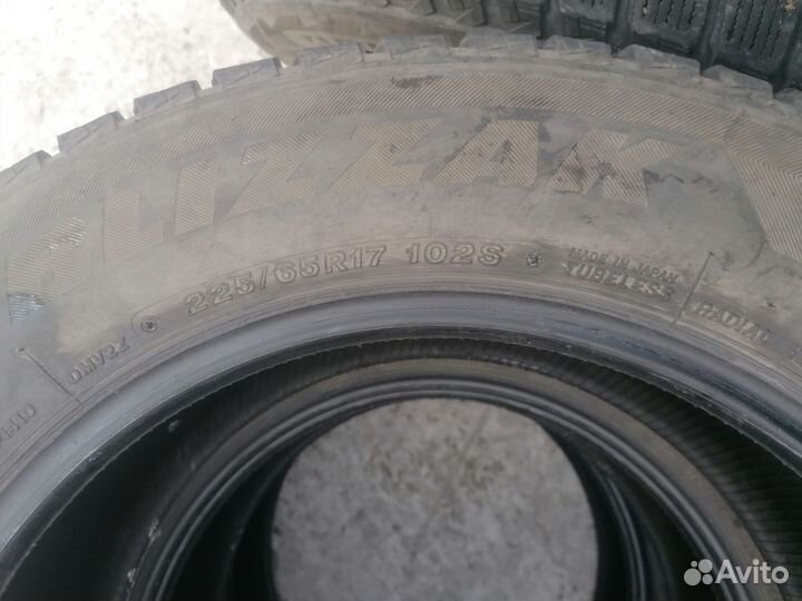 Bridgestone Blizzak DM-V2 225/65 R17