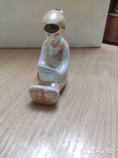 Статуэтка фарфор