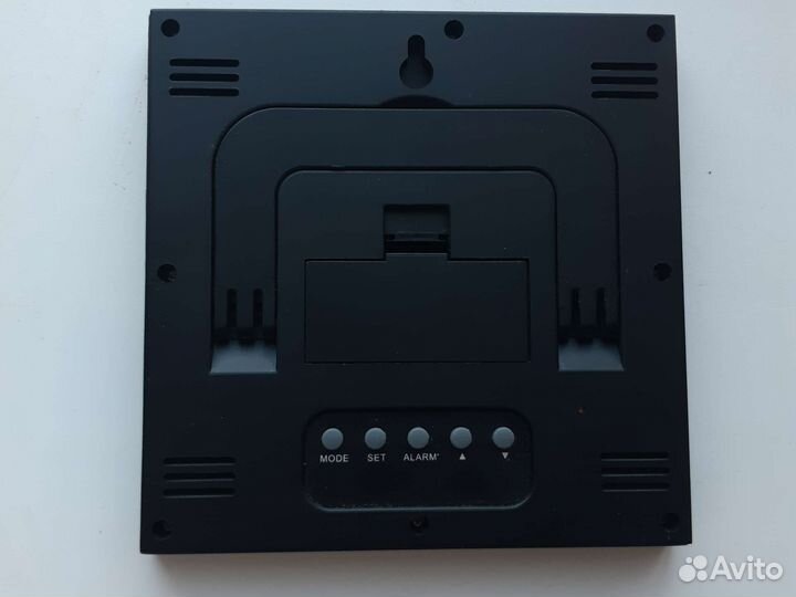 Часы цифровые календарь градусник