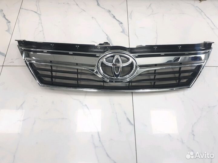 Решетка радиатора Toyota Camry V50