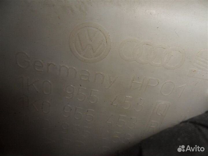 Бачок омывателя 1K0955453Q Volkswagen Golf 5 1K1
