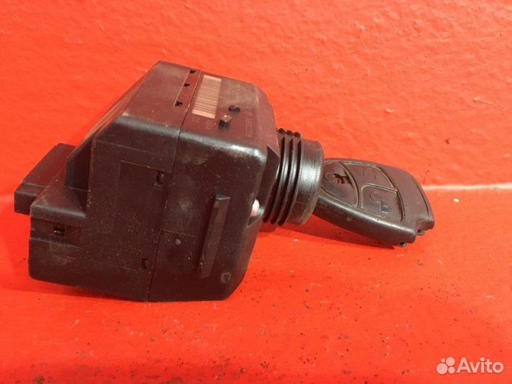 Замок зажигания Mercedes-Benz E-Class W211 M271941