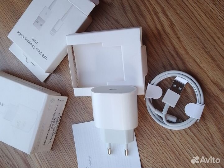 Зарядное устройство и кабель для iPhone