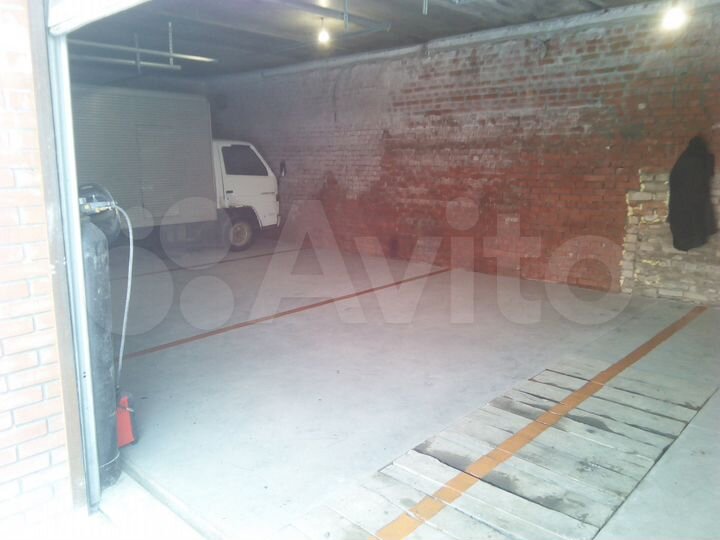 Гараж, > 30 м²