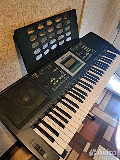 Синтезатор со стойкой