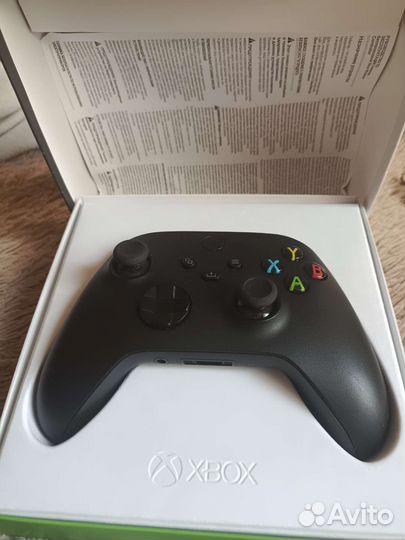 Xbox series s + 2 геймпада + перезаряжаемые акб